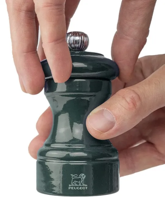 Cheap Bistro Manual wooden pepper mill in forest green gloss, 10cm For Under £50 | Pepper