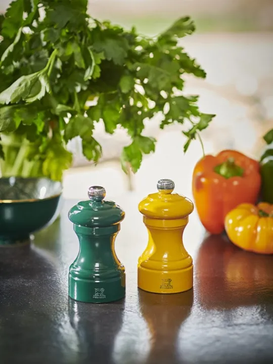 Cheap Bistro Manual wooden pepper mill in forest green gloss, 10cm For Under £50 | Pepper