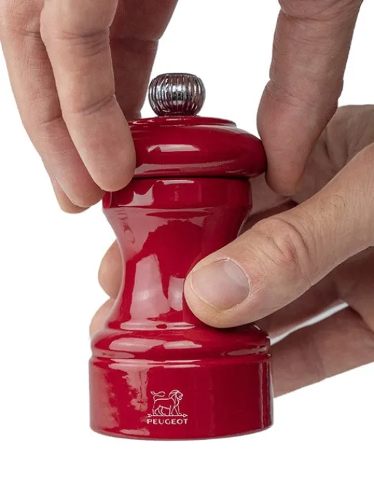 Online Bistro Manual wooden pepper mill in passion red gloss, 10cm For Under £50 | Pepper
