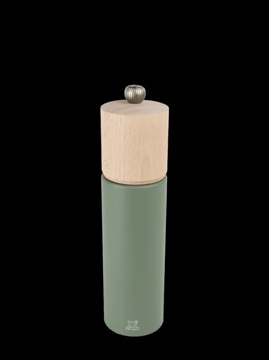 Hot Boreal Manual beech wood pepper mill in fern green, 21cm Pepper | Pepper Mills