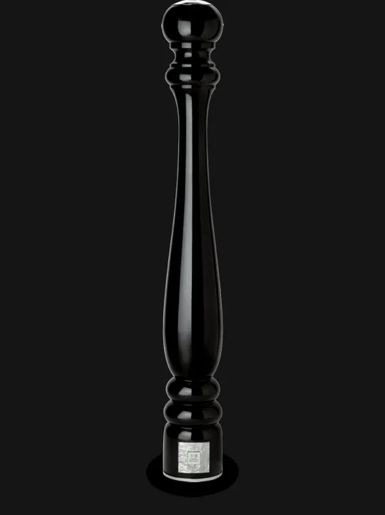Fashion Paris prestige Manual wooden pepper mill with a black lacquer finish, 1.1m Pepper | Pepper Mills
