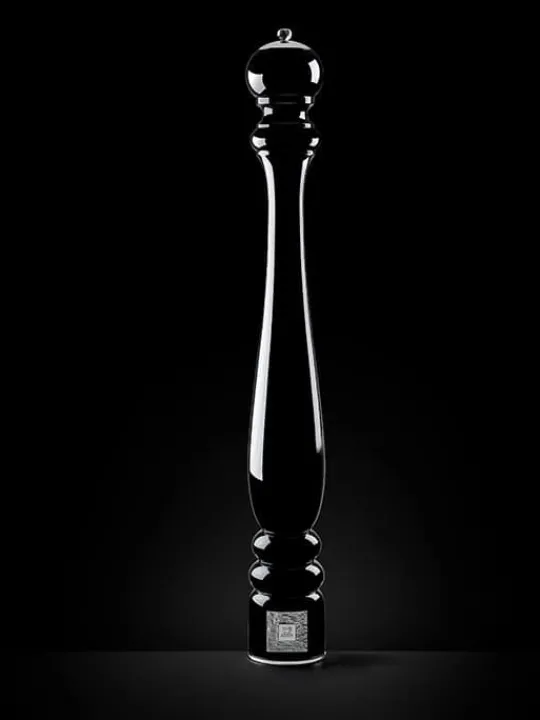 Fashion Paris prestige Manual wooden pepper mill with a black lacquer finish, 1.1m Pepper | Pepper Mills
