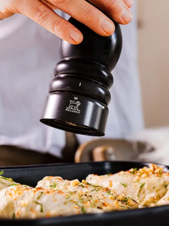 Hot Paris u'select U'select manual wooden pepper mill in satin black, 12cm Pepper | Pepper Mills