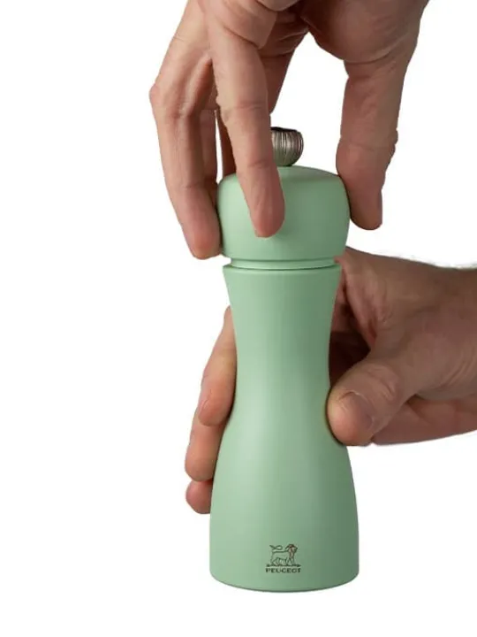 Hot Tahiti Manual beech wood salt mill in green, 15cm Salt | Salt Mills