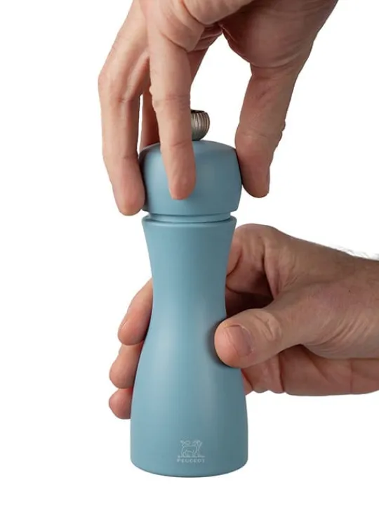 Clearance Tahiti Set of manual beech wood salt and pepper mills in midnight blue & azure blue, 15cm For The Host With The Most | For The Foodie